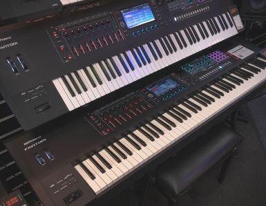 12 Expert Tips For Touring As A Keyboardist